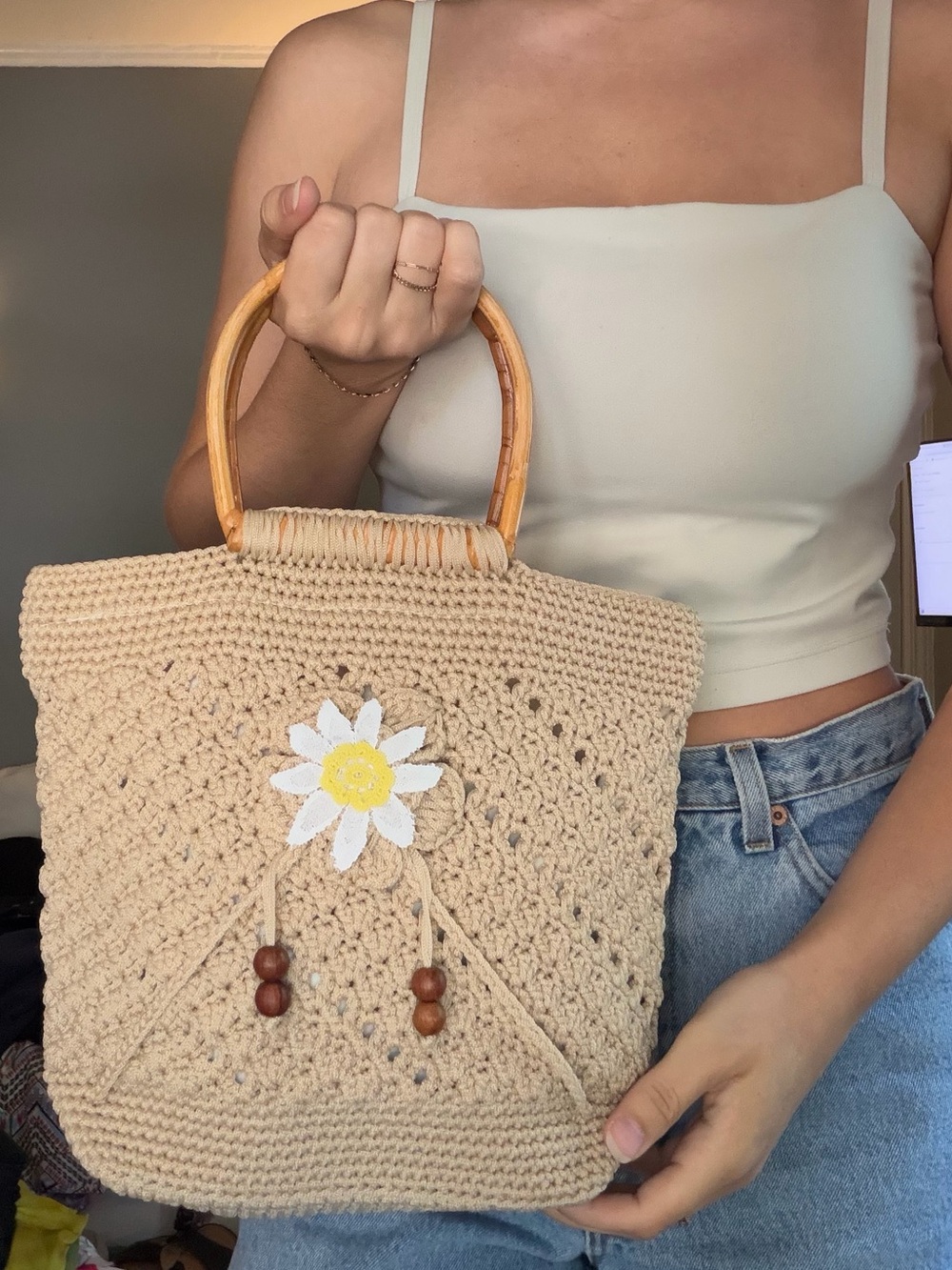 Vintage Handwoven Beige Crochet Daisy Tote Bag w/ Wooden Handles